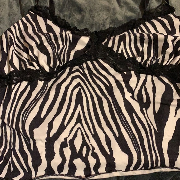 Zebra print +lace trim crop top size- small us4 🤍🖤🤍🖤 - Picture 4 of 4